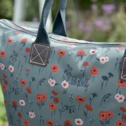 Poppy Meadow Oundle Bag 10 Poppy Meadow Oundle Bag -Sophie Allport AW22 poly103520 poppy meadow oundle bag lifestyle personalisation3 high res square