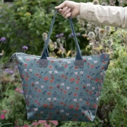 Poppy Meadow Oundle Bag 11 Poppy Meadow Oundle Bag -Sophie Allport AW22 poly103520 poppy meadow oundle bag lifestyle personalisation4 high res square