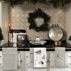 Berry Pine Cone Wreath -Sophie Allport AW22 snowseason kitchen full collection2 lifestyle high res square 9d9891b6 7439 4682 9f92 cfbf5b44d520