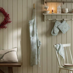 Christmas Stags Oven Mitt -Sophie Allport AW23 ALL114250 SQUARE ALT Custom 6121c73f 4693 48ca a476 44b675612bd8