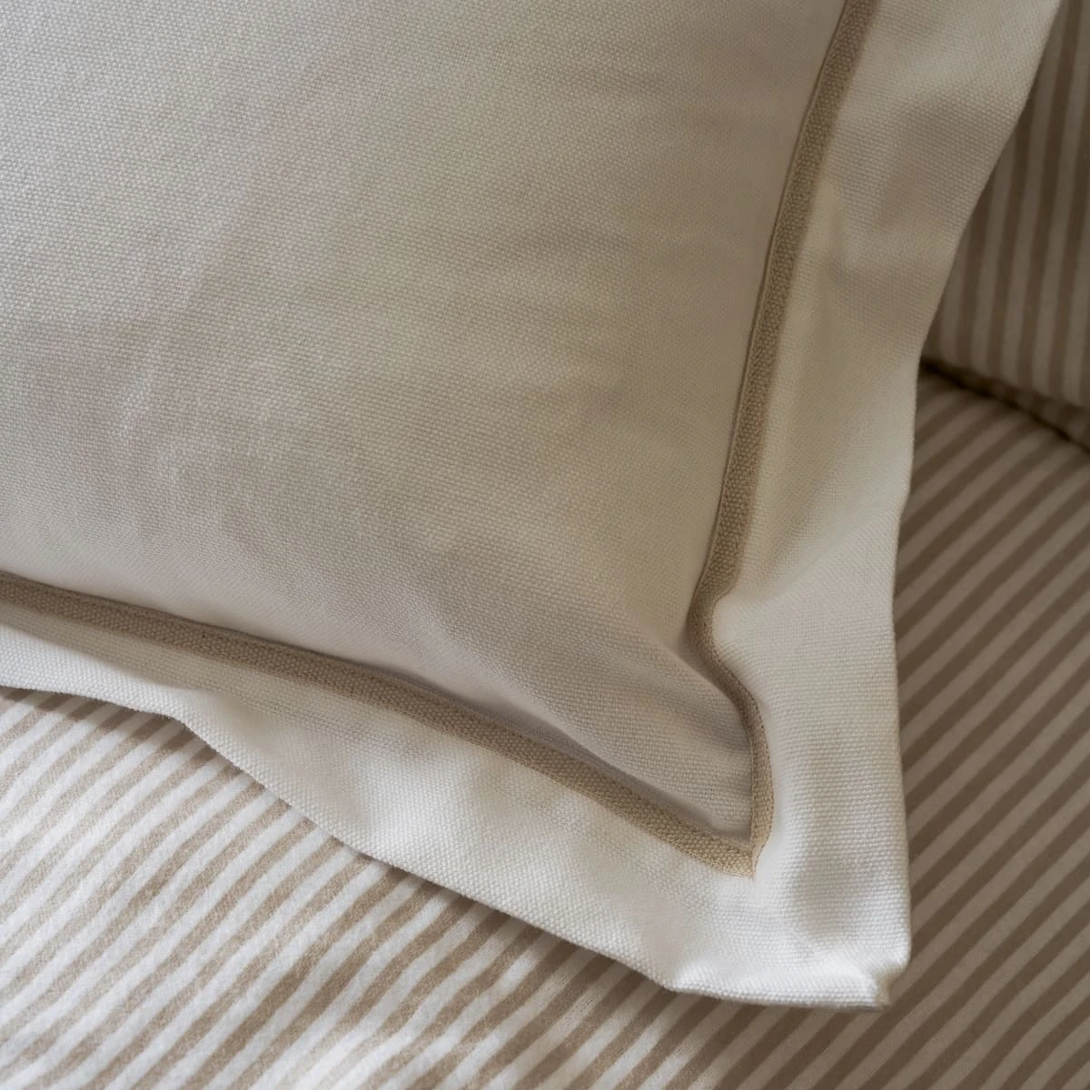 Panama Bed Cushion - Neutral Trim 3 Panama Bed Cushion - Neutral Trim - Image 3