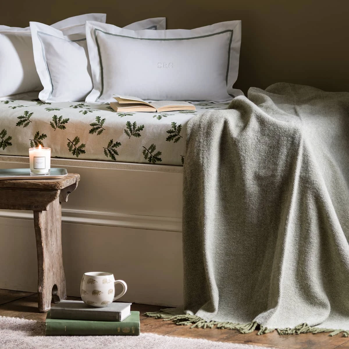 Panama Bed Cushion - Green Trim 3 Panama Bed Cushion - Green Trim - Image 3