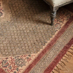 Printed Natural Rug With Pink Edge 9 Printed Natural Rug With Pink Edge -Sophie Allport SS24 6463 00 DETAIL SQUARE
