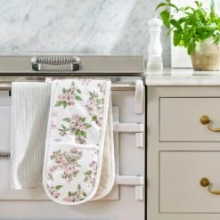 Blossom Double Oven Glove 8 Blossom Double Oven Glove -Sophie Allport SS24 ALL116100 SQUARE ALT