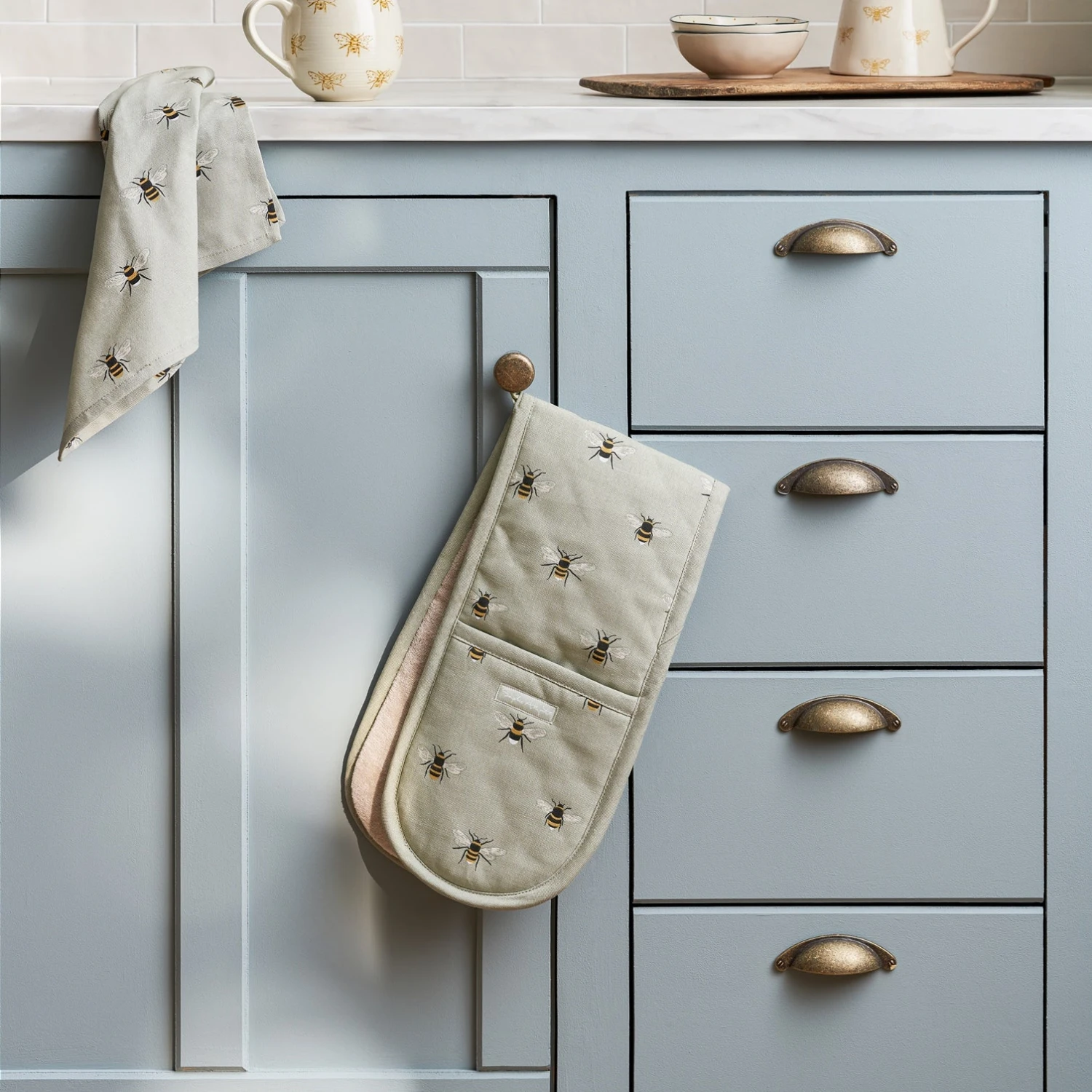 Bees Double Oven Glove 1 Bees Double Oven Glove