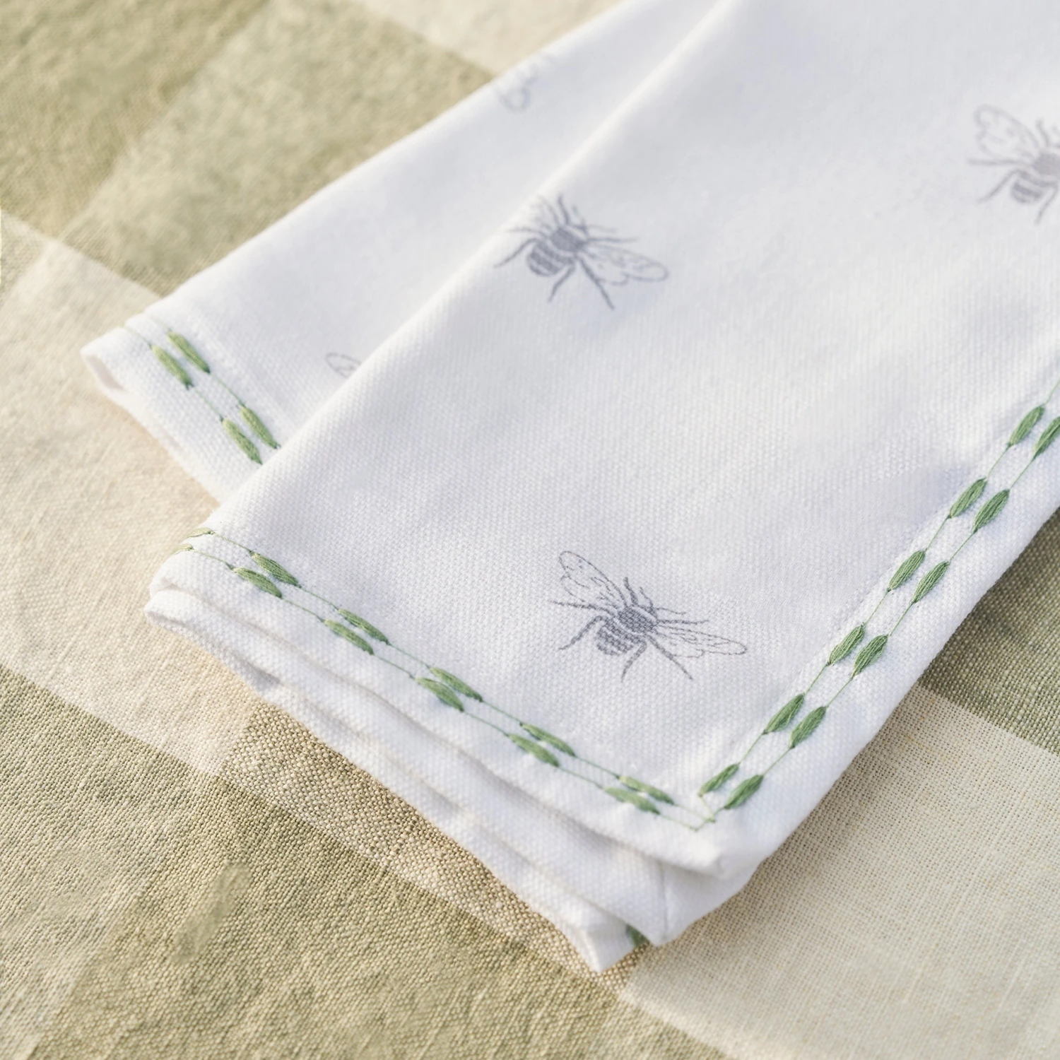 Bees Embroidered Napkins (Set Of 4) 2 Bees Embroidered Napkins (Set Of 4) - Image 2