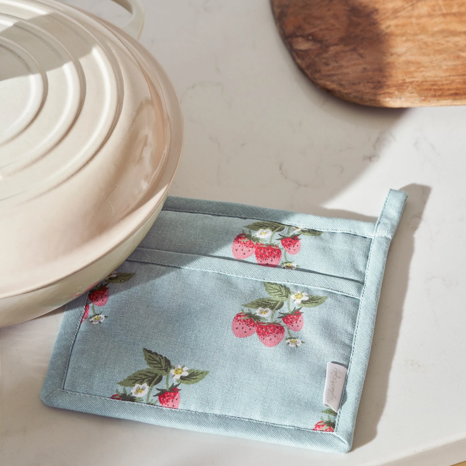 Strawberries Blue Pot Grab 1 Strawberries Blue Pot Grab