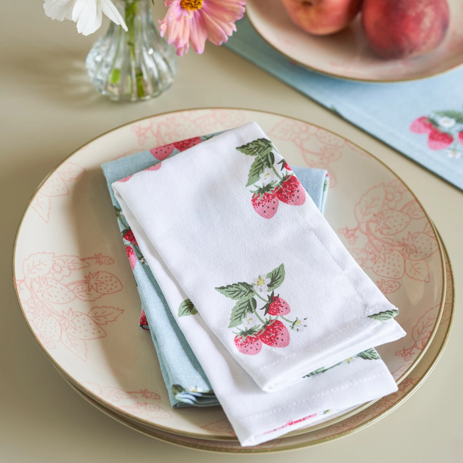 Strawberries Blue & White Napkins (Set Of 4) 1 Strawberries Blue & White Napkins (Set Of 4)