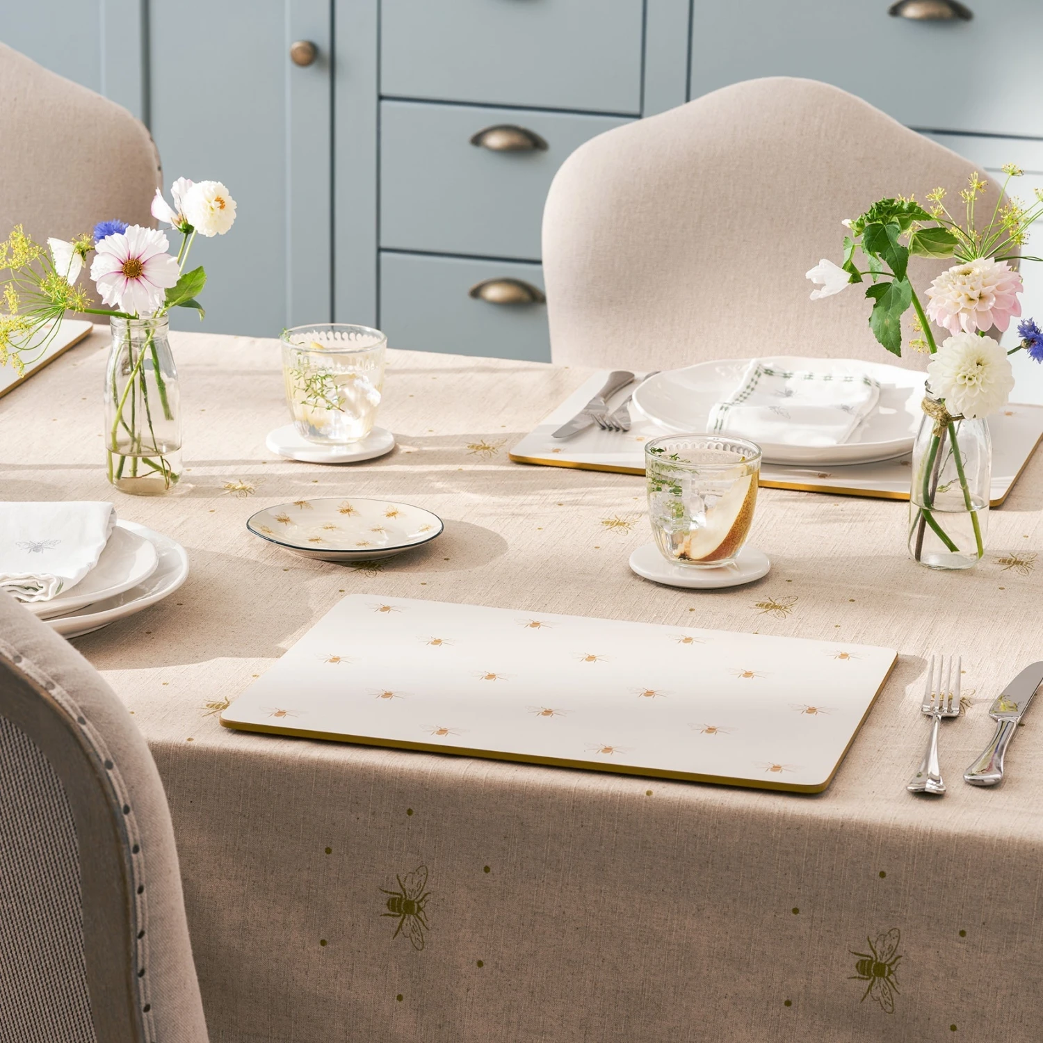 Bees Extra Large Placemats (Set Of 2) 1 Bees Extra Large Placemats (Set Of 2)