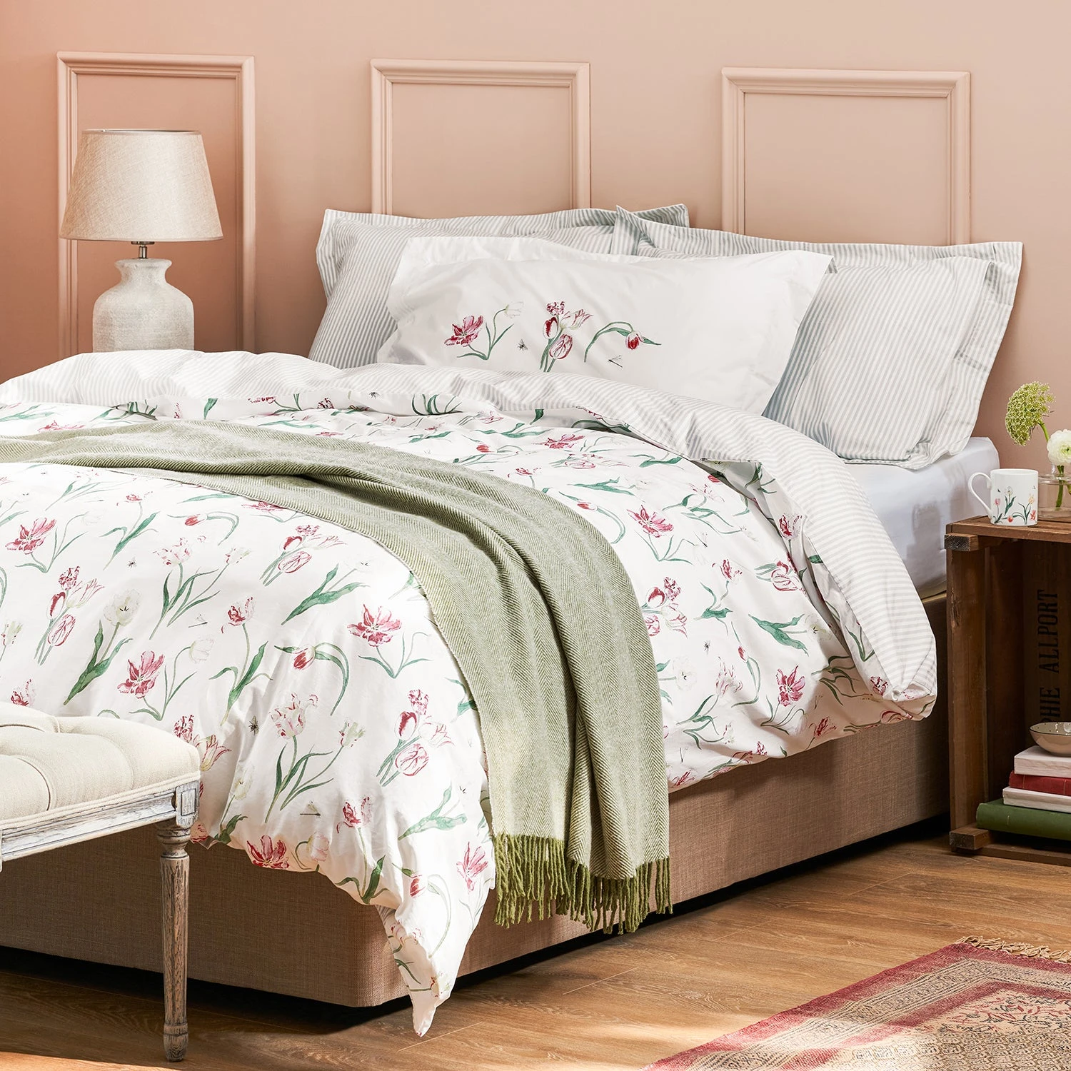 Tulips Pair Of Oxford Pillow Cases 5 Tulips Pair Of Oxford Pillow Cases - Image 5