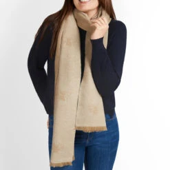 Sophie Allport -Sophie Allport aks3601 bees knitted scarf alpaca modelled cut out high res square 34384220 9e68 4916 8fd6 19f58bfa5c84