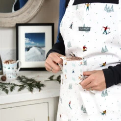 Skiing Adult Apron -Sophie Allport all49250 skiing adult apron lifestyle web 4d391f65 8afc 4b8e 9ae2 89dd64ca65bb