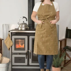 Giraffe Adult Apron 10 Giraffe Adult Apron -Sophie Allport all77250 giraffe zsl adult apron lifestyle high res square