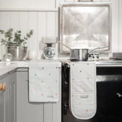 Multicoloured Hearts Tea Towel 8 Multicoloured Hearts Tea Towel -Sophie Allport all81601 all81100 hearts multicoloured tea towel and double oven glove lifestyle high res square d4ebab31 17b5 4479 beff fb973940652f