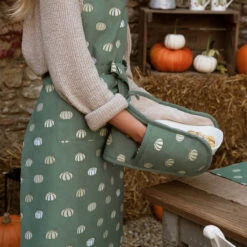 Pumpkins Adult Apron 8 Pumpkins Adult Apron -Sophie Allport all90100 pumpkins double oven glove lifestyle high res square