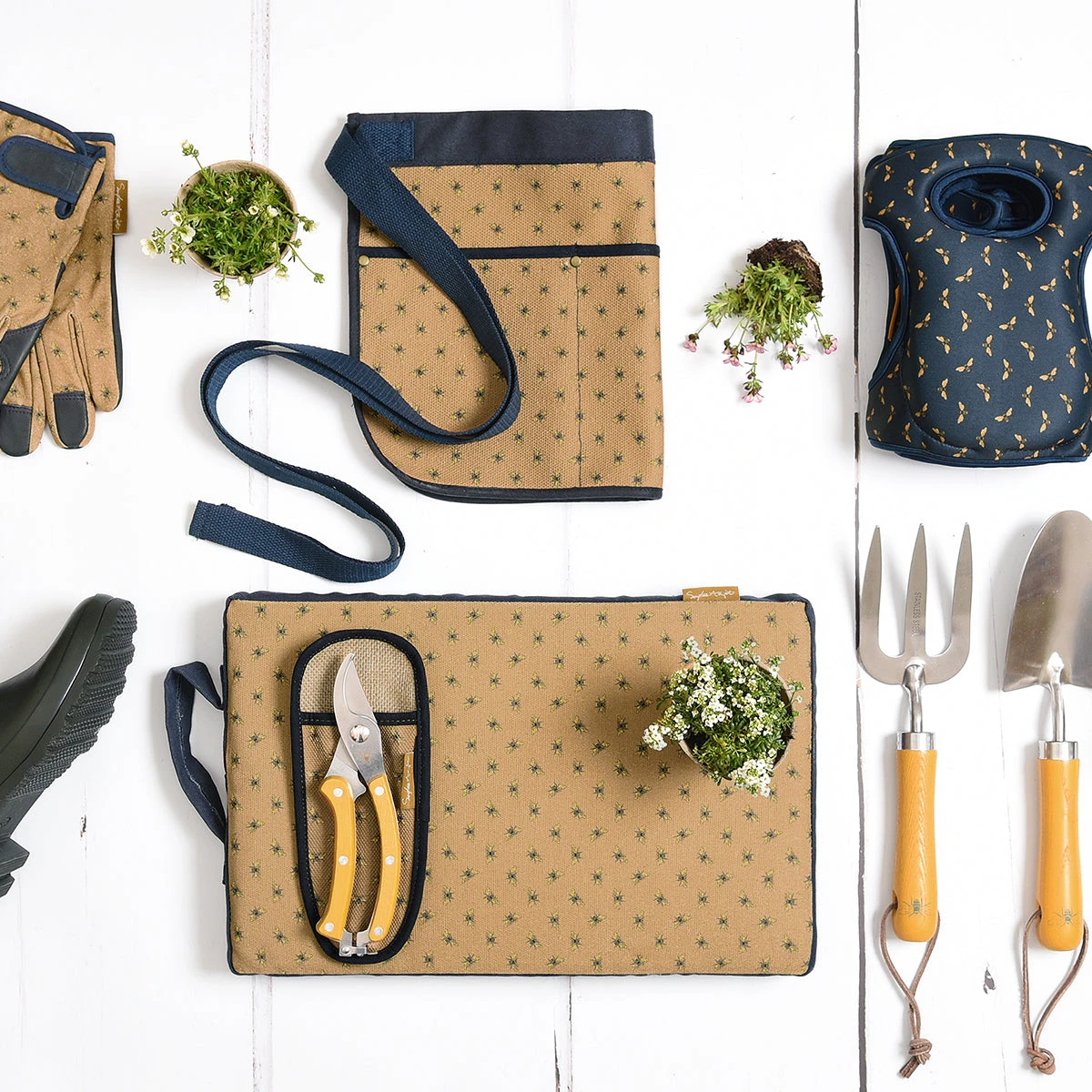 Bees Gardening Kneeler 5 Bees Gardening Kneeler - Image 5