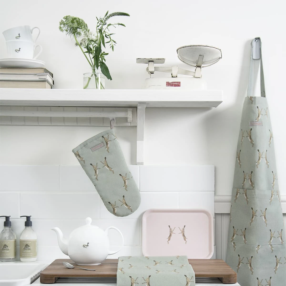 Boxing Hares Tea Towel (Set Of 2) 4 Boxing Hares Tea Towel (Set Of 2) - Image 4