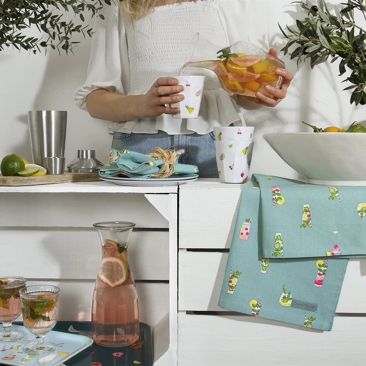 Cocktails & Strawberries Serving Tray - Large 3 Cocktails & Strawberries Serving Tray - Large - Image 3