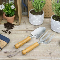 Bees Plant Pot -Sophie Allport ga36480 bees garden tool set lifestyle high res squarecopy