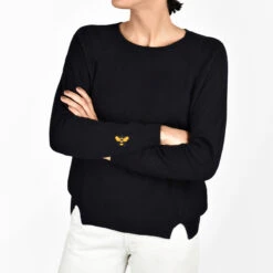 Bees Cashmere Jumper -Sophie Allport ksjC36m bees knitted jumper cashmere modelled cut out high res square