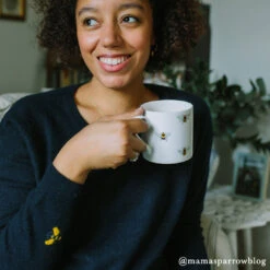 Sophie Allport -Sophie Allport ksjc36m bees knitted jumper cashmere 3 lifestyle high res