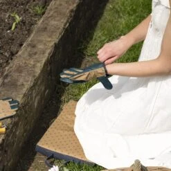 Bees Gardening Gloves 12 Bees Gardening Gloves -Sophie Allport lgk3644 ga36485 ga36475 beesgardening lifestyle high res square