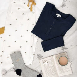 Bees Cashmere Socks -Sophie Allport pbbc43m cbs3607 kit36180 bees ladies pyjama bottoms cashmere socks and knitted throw lifestyle high res square 1b56fe97 5b7f 4904 8963 7c2a58554967