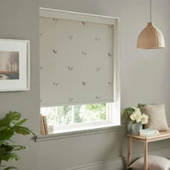 Chicken Soft Linen Made To Measure Roller Blind -Sophie Allport rlb8slm2m chicken soft linen artwork roller blind made to measure lifestyle 2 high res square
