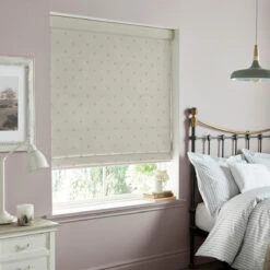 Hearts Blush Made To Measure Roman Blind -Sophie Allport rmb34bm2m hearts blush artwork roman blind made to measure lifestyle 2 high res square a045b8b0 bc5f 45b6 baa2 d76f2f626ca7