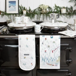 Skiing Pot Grab 6 Skiing Pot Grab -Sophie Allport skiing collection lifestyle web 2 5 82f1c257 03f5 4ead 9344 02ebd91605ed