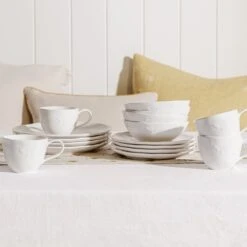 Bees Stoneware Dessert Bowl -Sophie Allport ss23 bees sdp111 ssp111 sdb111 spm111 dinnerplate sideplate dessertbowl mug dinnerset square