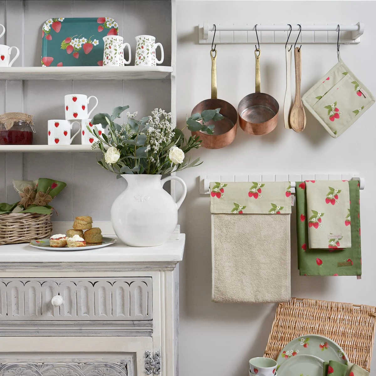 Strawberries Serving Tray - Small 4 Strawberries Serving Tray - Small - Image 4