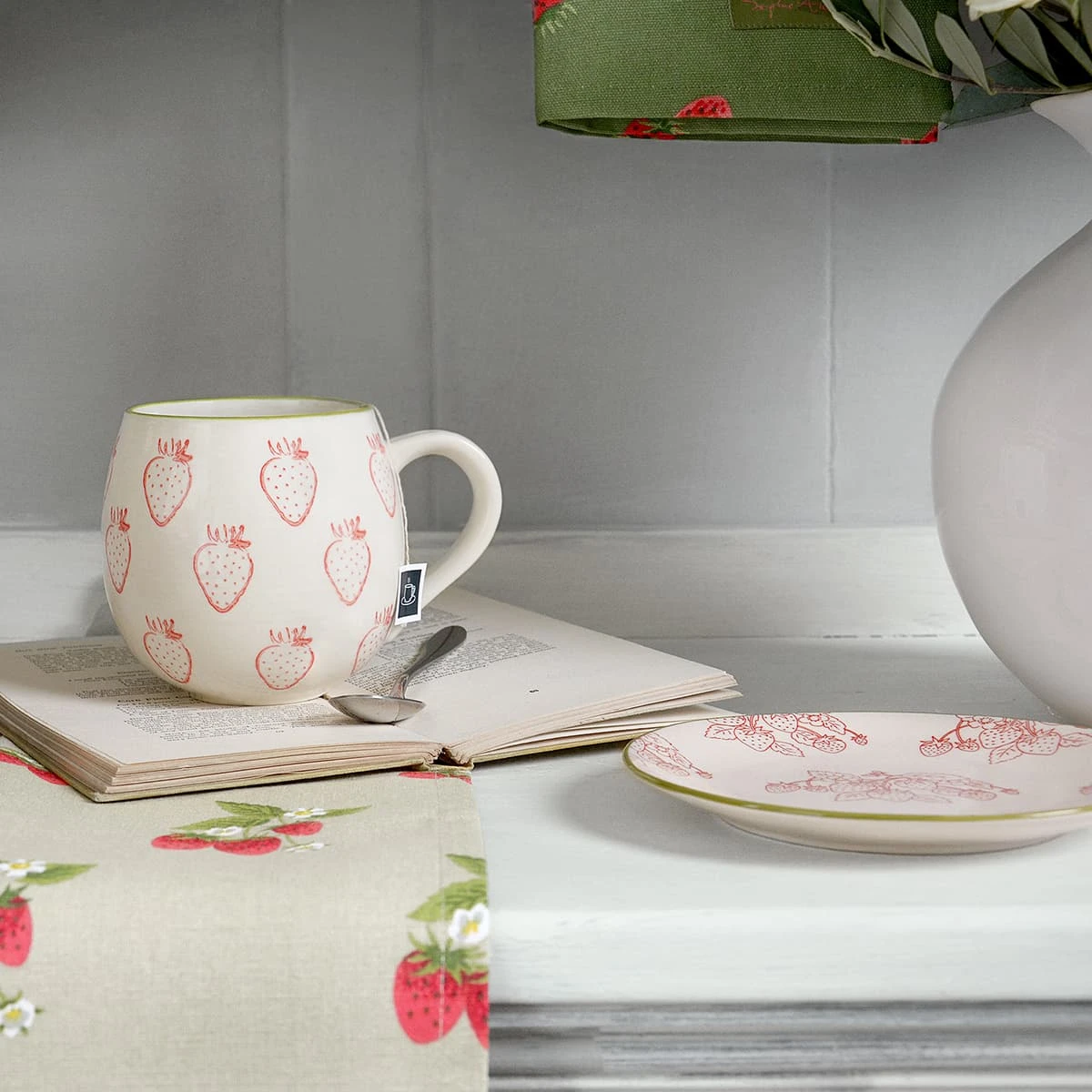 Strawberries Stoneware Small Side Plate 4 Strawberries Stoneware Small Side Plate - Image 4